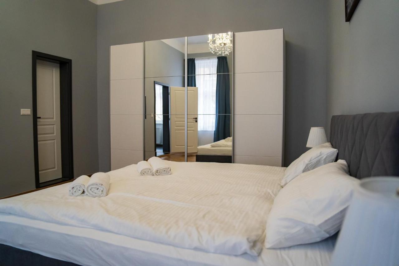 Top Class Apartments In Carlsbad Bulharska Street การ์โลวีวารี ภายนอก รูปภาพ