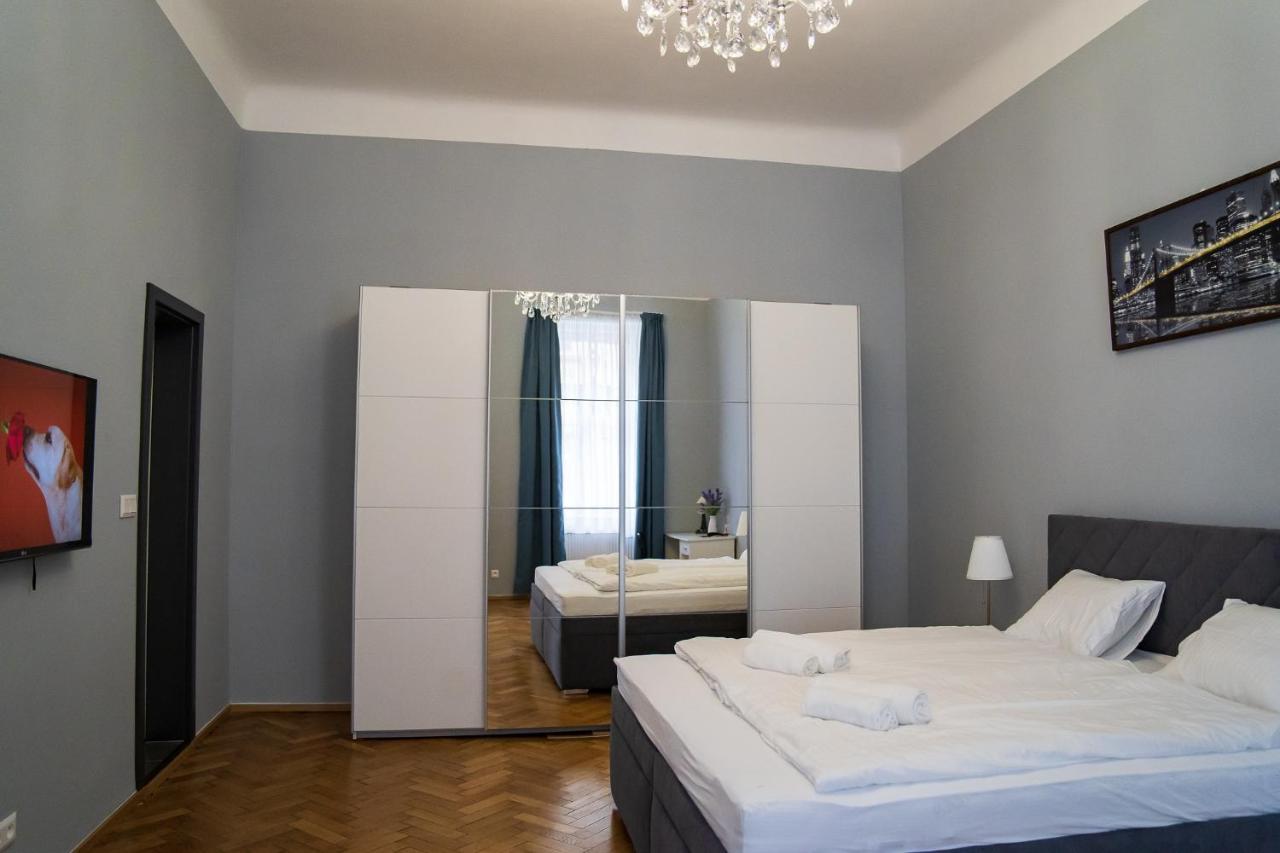 Top Class Apartments In Carlsbad Bulharska Street การ์โลวีวารี ภายนอก รูปภาพ
